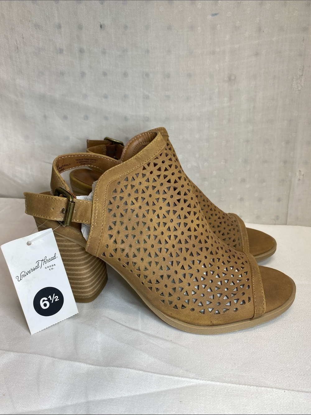 Universal Thread Tan Laser-Cut Peep Toe Heeled Sandals Booties Size 6.5